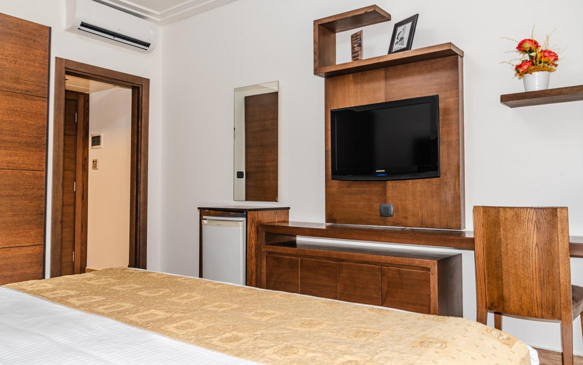 Britannia Suites Beirut Esterno foto