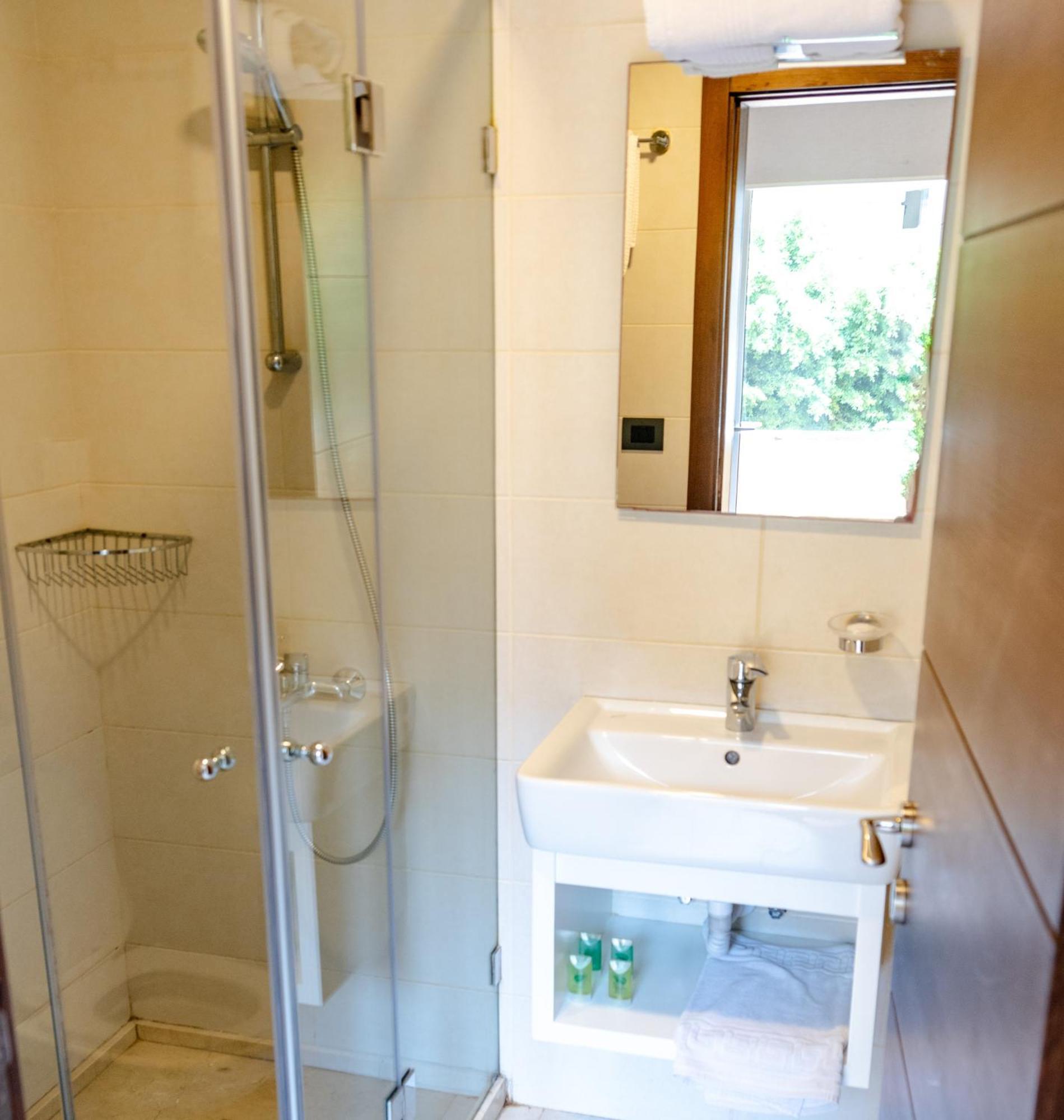 Britannia Suites Beirut Esterno foto