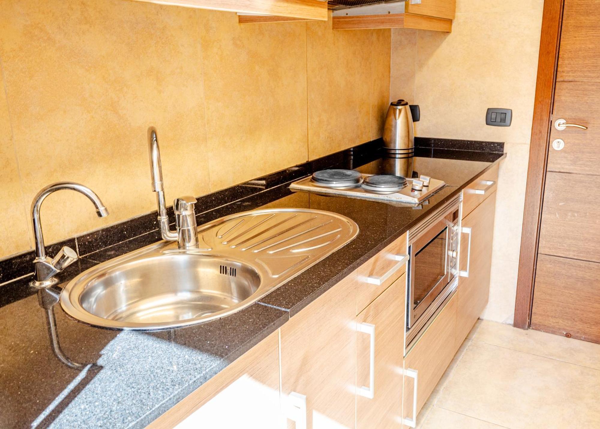 Britannia Suites Beirut Esterno foto