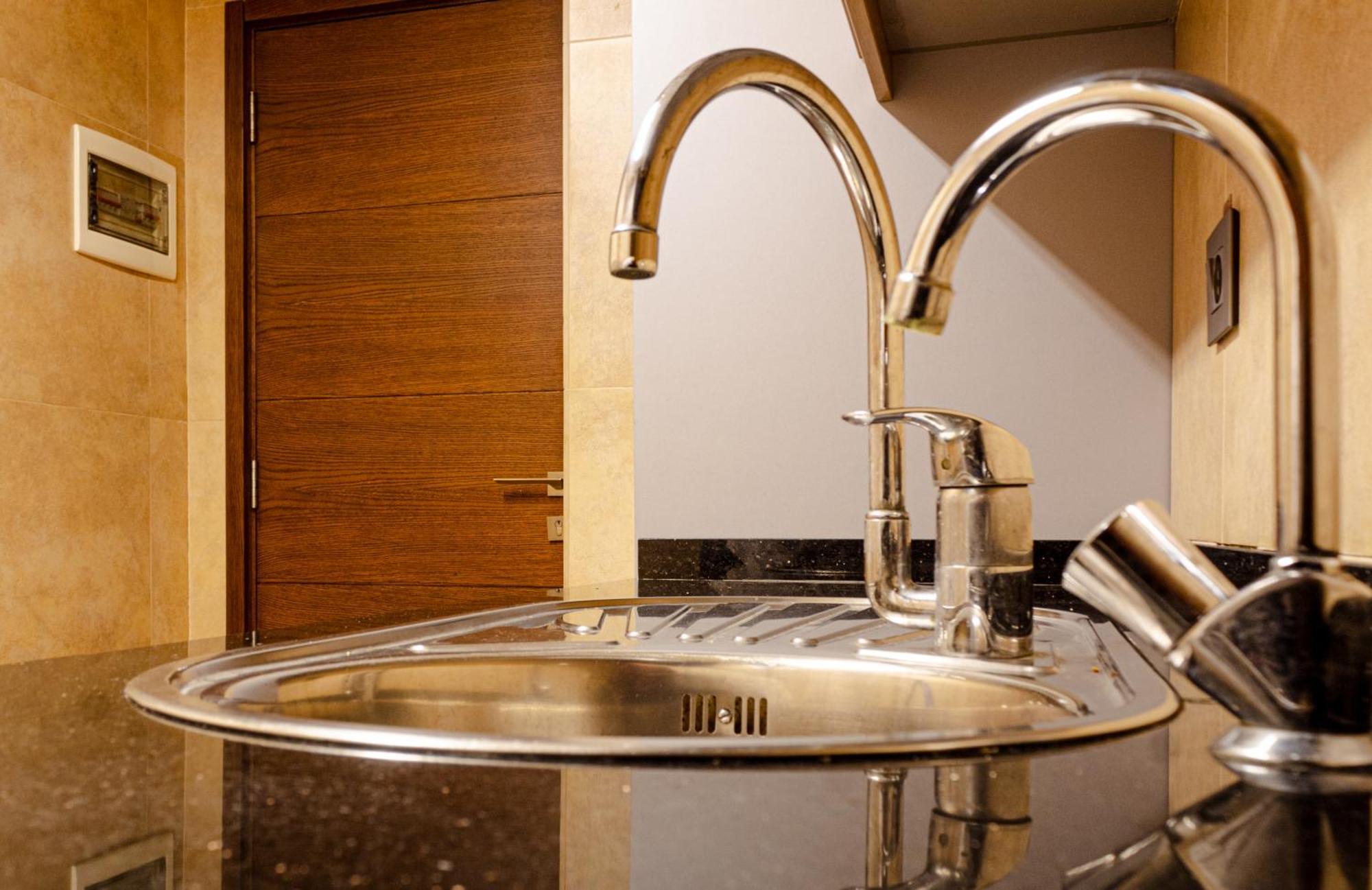 Britannia Suites Beirut Esterno foto